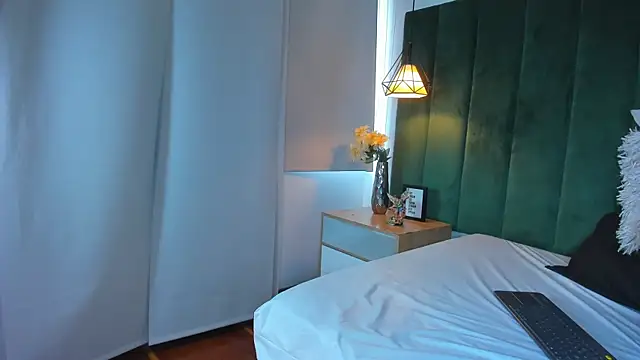 Snapshot of kittyy_milk_001 chatting on October 17, 8:33 pm kittyy milk 001 online show from October 17, 8:33 pm