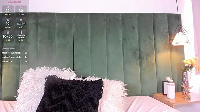 Snapshot of kittyy_milk_001 chatting on October 23, 8:29 pm kittyy milk 001 online show from October 23, 8:29 pm