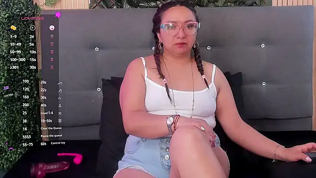 leyla smithh online show from September 9, 12:26 pm