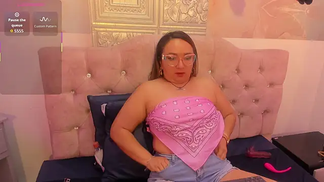 leyla smithh online show from September 20, 12:17 pm