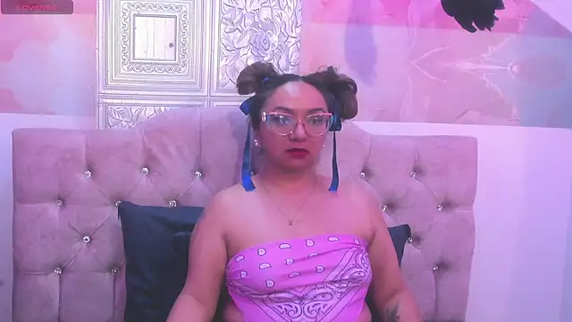 leyla smithh online show from October 9, 8:18 pm