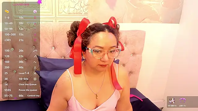 leyla smithh online show from October 15, 12:38 pm