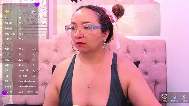 leyla smithh online show from October 30, 12:06 pm