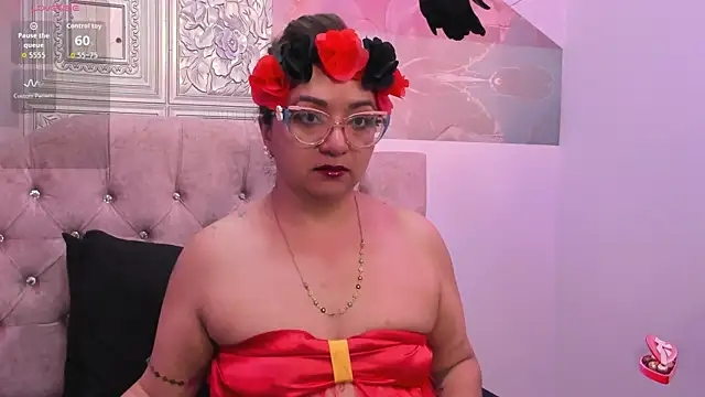 leyla smithh online show from October 31, 12:39 pm