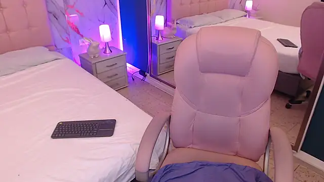 Red kytty6 online show from November 20, 3:56 pm