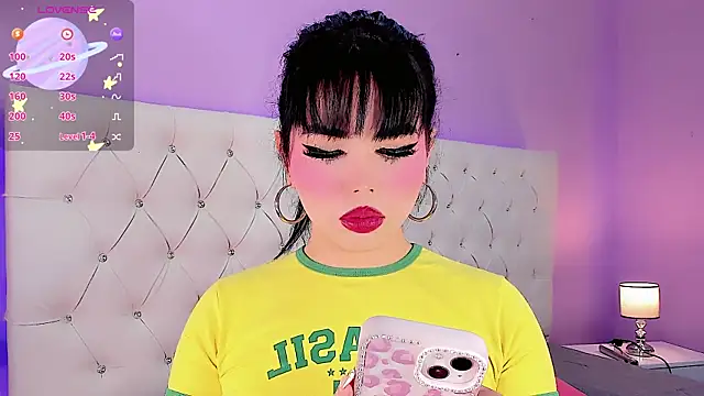 Snapshot of DaniielaV chatting on November 27, 1:57 pm DaniielaV online show from November 27, 1:57 pm