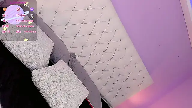 Snapshot of DaniielaV chatting on December 2, 1:28 pm DaniielaV online show from December 2, 1:28 pm