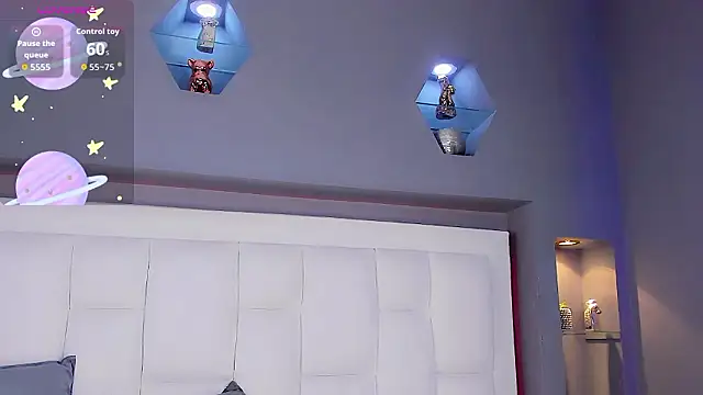 Snapshot of DaniielaV chatting on March 9, 1:20 am DaniielaV online show from March 9, 1:20 am