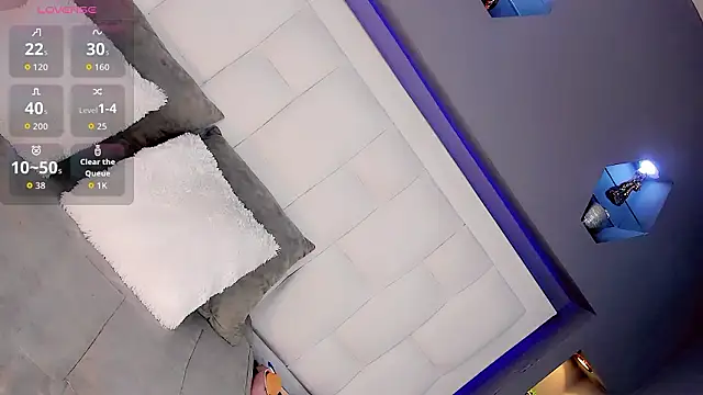 Snapshot of DaniielaV chatting on March 13, 8:37 pm DaniielaV online show from March 13, 8:37 pm