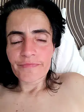 Snapshot of Gecenin_Kralicesi chatting on April 16, 5:52 am Gecenin Kralicesi online show from April 16, 5:52 am