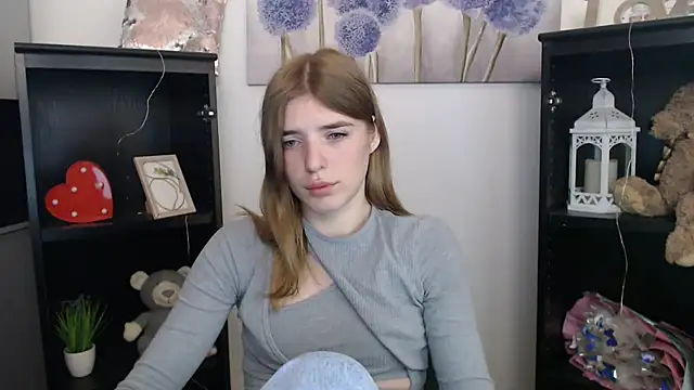 JuiceLips   online show from October 6, 6:55 am