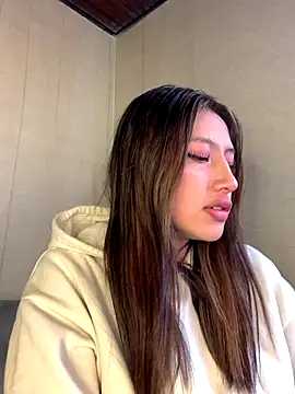 KloePink  online show from December 5, 1:09 pm