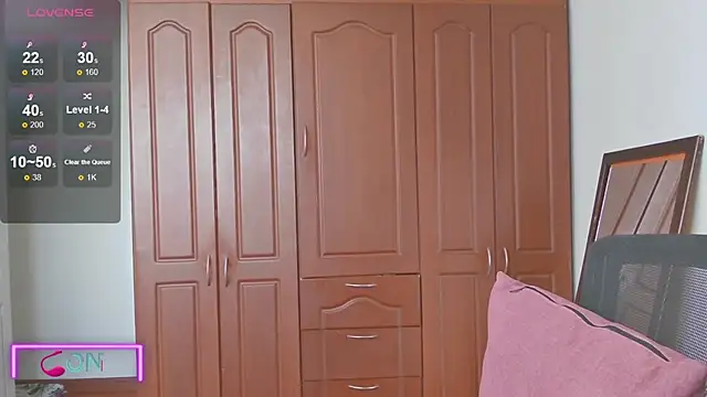 luciilove online show from October 1, 8:48 pm