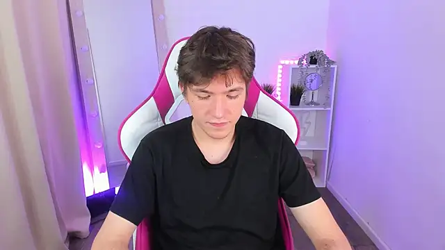 Snapshot of Ethan_Rivers chatting on October 9, 8:51 pm Ethan Rivers online show from October 9, 8:51 pm