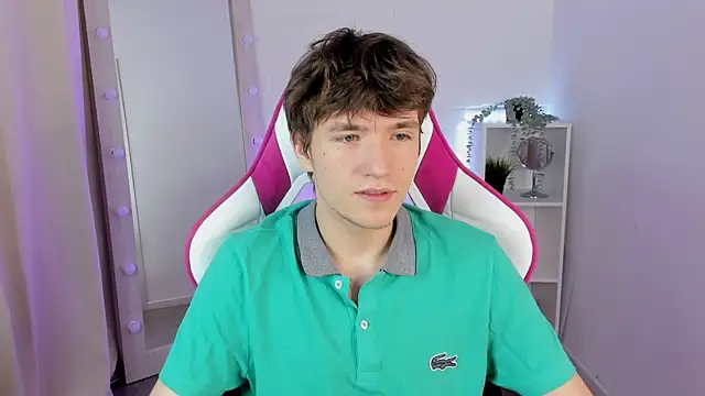 Snapshot of Ethan_Rivers chatting on October 12, 8:41 pm Ethan Rivers online show from October 12, 8:41 pm