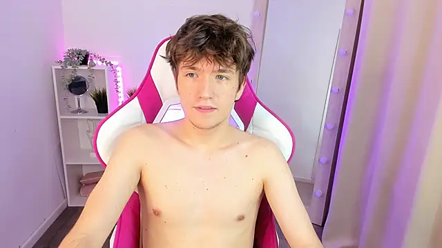 Snapshot of Ethan_Rivers chatting on October 16, 8:43 pm Ethan Rivers online show from October 16, 8:43 pm