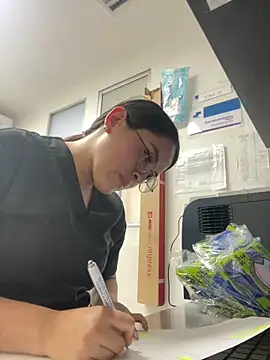 Snapshot of marianm29 chatting on January 6, 4:21 pm marianm29 online show from January 6, 4:21 pm