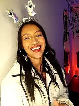 Luna Moo  online show from October 8, 4:21 am