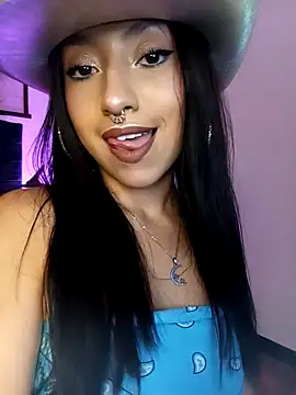 Luna Moo  online show from October 9, 4:10 am