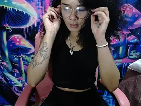 Snapshot of Delliriummm chatting on February 7, 11:08 pm Delliriummm online show from February 7, 11:08 pm