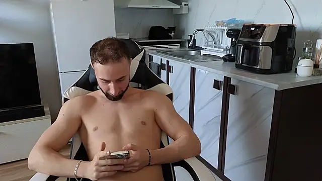 Snapshot of RyanStorm_ chatting on November 2, 11:23 am RyanStorm  online show from November 2, 11:23 am