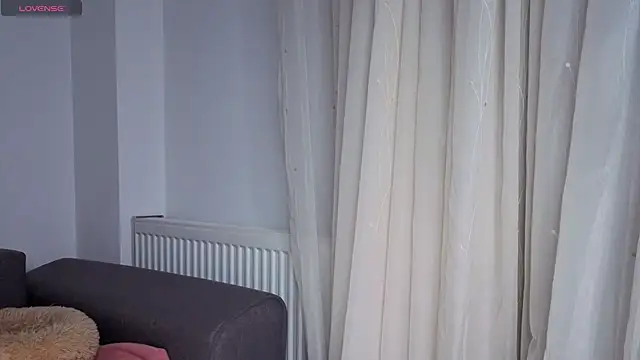 Snapshot of SkinnyMode chatting on October 15, 12:11 am SkinnyMode online show from October 15, 12:11 am