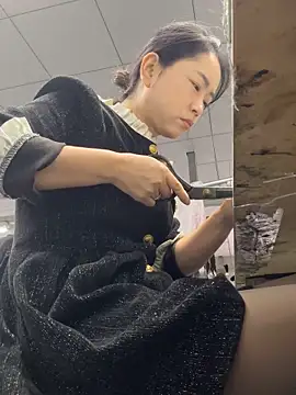 Snapshot of DHJM168 chatting on November 27, 1:18 am DHJM168 online show from November 27, 1:18 am