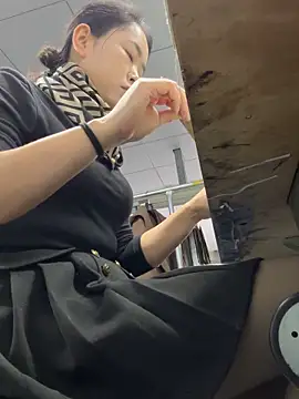 Snapshot of DHJM168 chatting on December 2, 12:38 am DHJM168 online show from December 2, 12:38 am