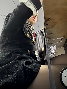 Snapshot of DHJM168 chatting on December 5, 12:52 am DHJM168 online show from December 5, 12:52 am