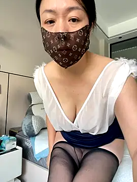 Snapshot of 300-AMAM chatting on October 12, 6:01 am 300-AMAM online show from October 12, 6:01 am