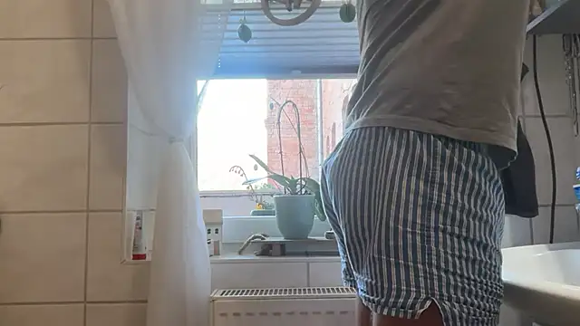 Snapshot of RioBlaze chatting on March 8, 1:04 pm RioBlaze online show from March 8, 1:04 pm