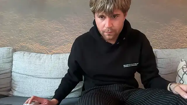 Snapshot of RioBlaze chatting on March 26, 5:18 pm RioBlaze online show from March 26, 5:18 pm