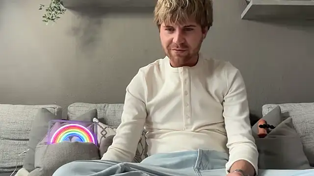 Snapshot of RioBlaze chatting on March 31, 2:39 pm RioBlaze online show from March 31, 2:39 pm