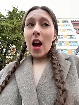 FroggyAnna online show from October 3, 1:19 pm