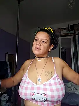Snapshot of GoddessChantelle chatting on October 13, 1:55 pm GoddessChantelle online show from October 13, 1:55 pm