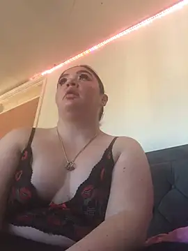 Imogenbabyyy online show from April 24, 8:28 am