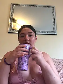 Imogenbabyyy online show from May 13, 10:01 am