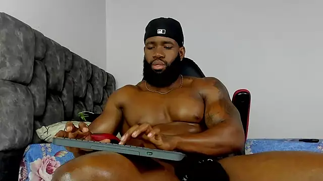 Snapshot of james_musclebbc chatting on September 20, 3:29 am james musclebbc online show from September 20, 3:29 am