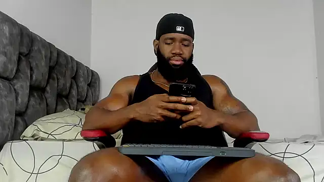 Snapshot of james_musclebbc chatting on October 1, 12:11 pm james musclebbc online show from October 1, 12:11 pm