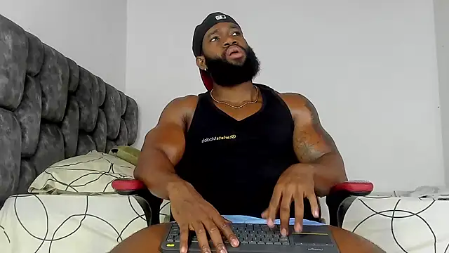 Snapshot of james_musclebbc chatting on October 3, 12:35 pm james musclebbc online show from October 3, 12:35 pm