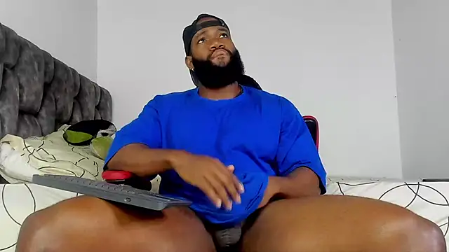 Snapshot of james_musclebbc chatting on October 10, 12:48 pm james musclebbc online show from October 10, 12:48 pm