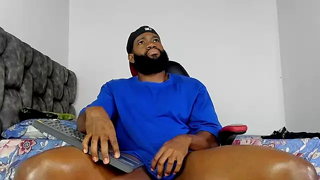 Snapshot of james_musclebbc chatting on October 21, 9:54 am james musclebbc online show from October 21, 9:54 am