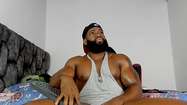 Snapshot of james_musclebbc chatting on October 25, 12:02 pm james musclebbc online show from October 25, 12:02 pm