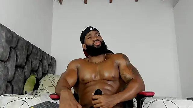 Snapshot of james_musclebbc chatting on November 3, 12:39 pm james musclebbc online show from November 3, 12:39 pm