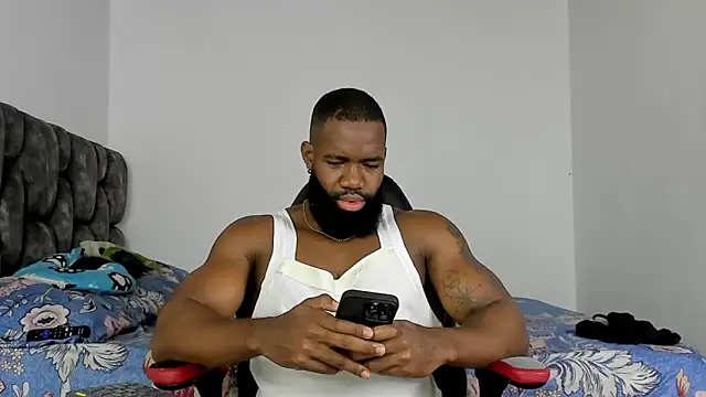 Snapshot of james_musclebbc chatting on November 15, 12:45 pm james musclebbc online show from November 15, 12:45 pm