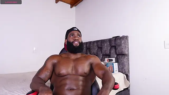Snapshot of james_musclebbc chatting on July 30, 12:09 am james musclebbc online show from July 30, 12:09 am