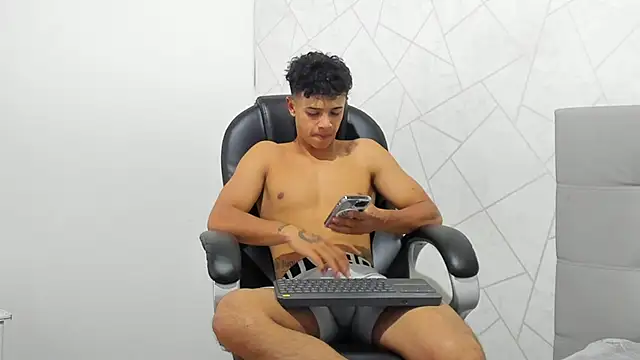 Alex Colton7 online show from October 7, 1:58 am