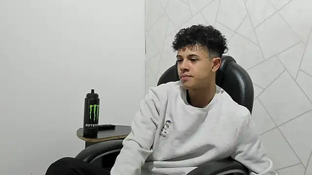 Alex Colton7 online show from November 29, 4:04 am