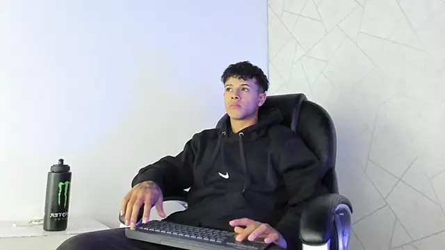 Alex Colton7 online show from December 3, 3:36 am