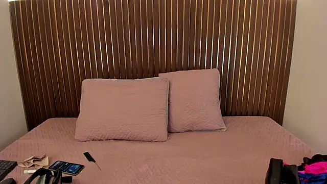 Snapshot of Roxie-NS chatting on September 11, 11:32 am Roxie-NS online show from September 11, 11:32 am